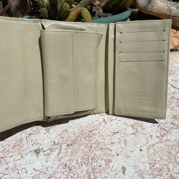 Chanel bifold wallet - Picture 2 of 9